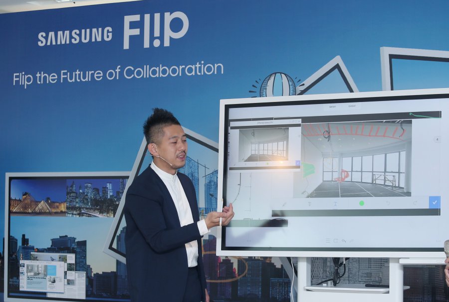 Nu Infinity founder Nick Fong showing a demonstration using the Samsung Flip. Pix by Rosela Ismail 
