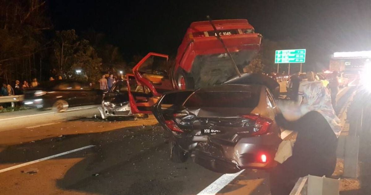 Proton flips on North-South Expressway, lands on brand new Honda Civic ...