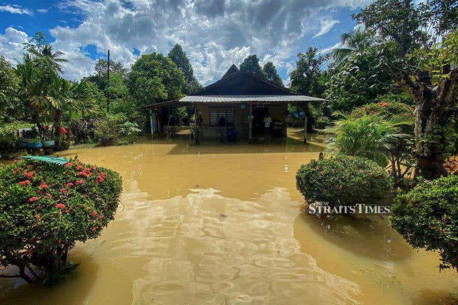 Whipped by either the monsoon or the climate crisis, another dank weather cycle, another flash flood misery returns. The glare currently is not in the Klang Valley, Kelantan, Terengganu or Johor, where folks have always been the “forever” victims of perennial flooding. - NSTP/LUQMAN HAKIM ZUBIR