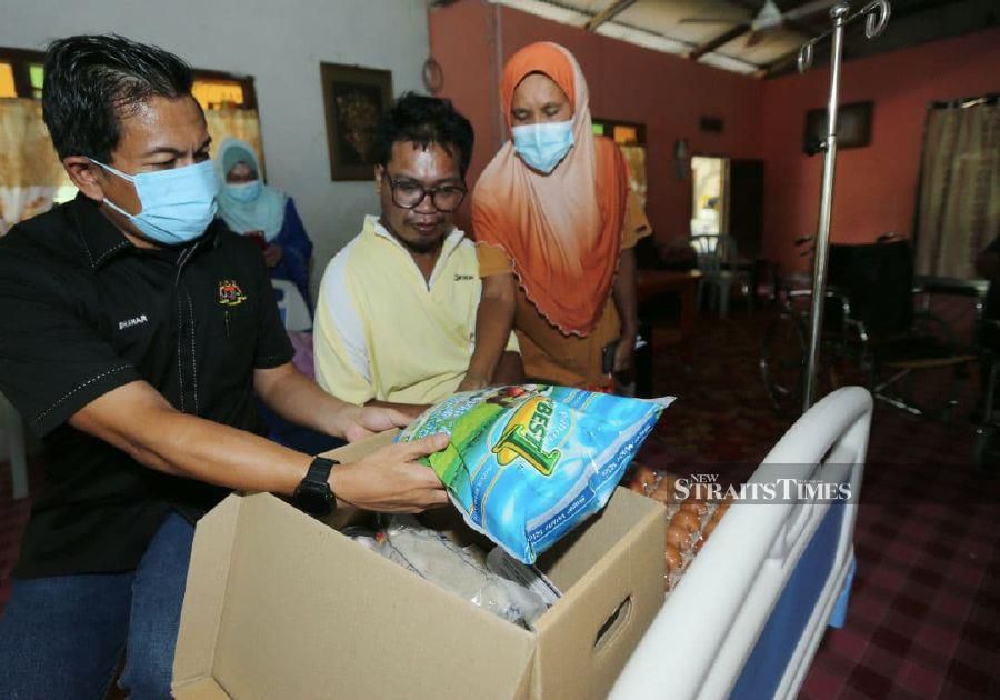 Food Baskets for the Needy | New Straits Times | Malaysia General ...