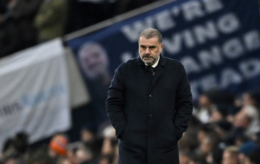 (FILE PHOTO) Tottenham Hotspur manager Ange Postecoglou reacts. (REUTERS/Dylan Martinez) 