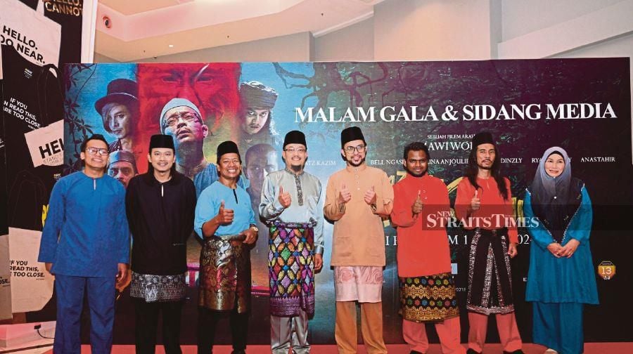 (From left) Anas Tahir, Ryan Bakery, Man Raja Lawak, Datuk Ustaz Kazim Elias, Mawi, Shanthesh Kumar, Azman Naim and Rosnah Johari. (NSTP/GENES GULITAH)