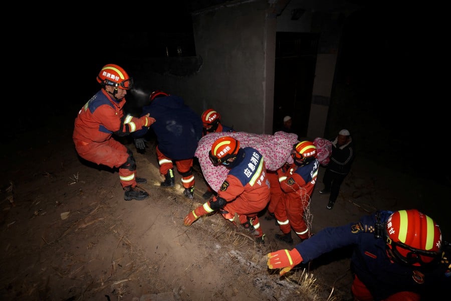 Rescue workers conduct search and rescue operations at Kangdiao village following the earthquake in Jishishan county, Gansu province, China. - REUTERS PIC