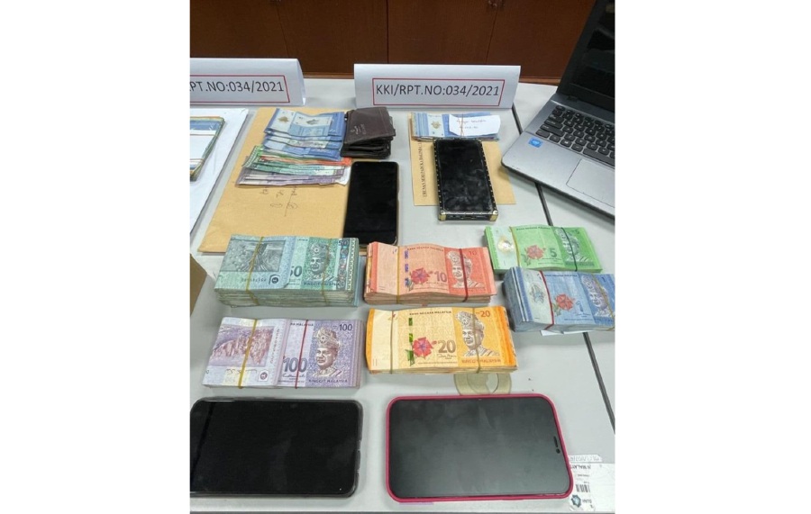 The authority confiscated RM40,000 and four accounts with RM300,000 believed to be from vice activities. - Pic courtesy of Sabah MACC. 