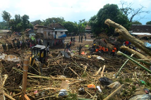 26 dead, 19 missing in Indonesian landslides, floods | New Straits ...