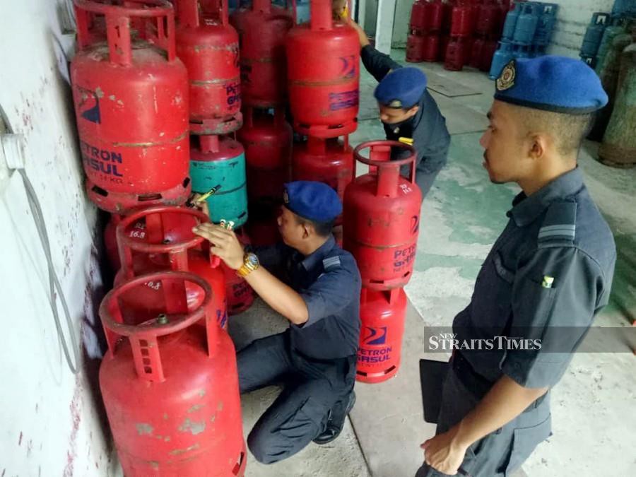 lpg-decanting-facility-shut-down-4-600kg-of-subsidised-gas-seized