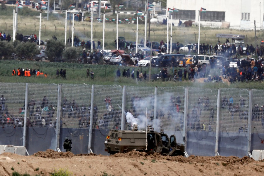 Thousands gather at Gaza-Israel border on anniversary in test of truce ...