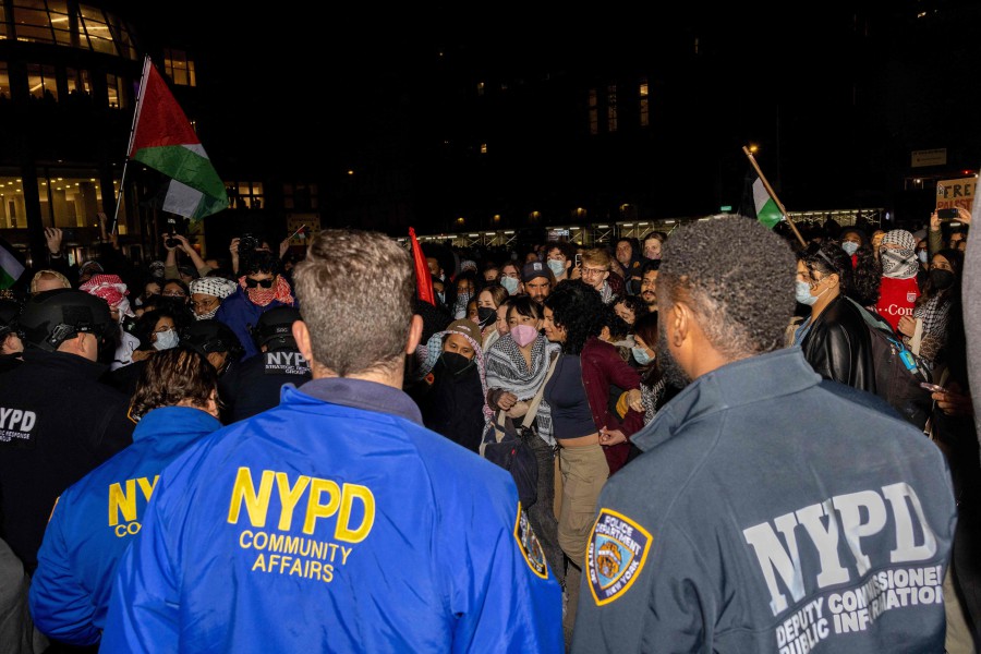 NYPD officers disperse pro-Palestinian students and protesters who set up an encampment on the campus of New York University (NYU) to protest the Israel-Hamas war, in New York on April 22, 2024. -- AFP