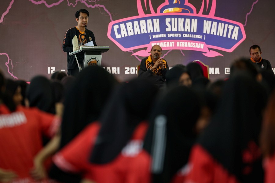 Deputy sports minister Adam Adli Abdul Halim delivers his keynote address during the National Women’s Sports Challenge Championship at Universiti Tenaga Nasional (UNITEN). - BERNAMA PIC