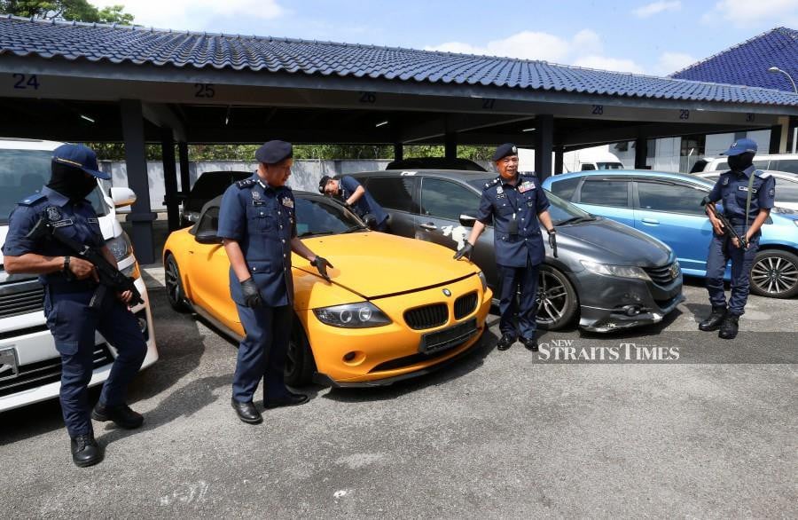  Wan Jamal Abdul Salam Wan Long (2nd-right) showing some of the vehicles seized during a press conference at the state Customs Department headquarters in Kota Baru. -NSTP/NIK ABDULLAH NIK OMAR