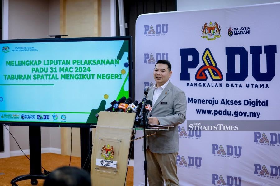 Economic Minister Rafizi Ramli says extending the Padu registrations’ deadline would delay the government’s implementation of planned subsidy restructuring and targeted subsidies. - NSTP file pic