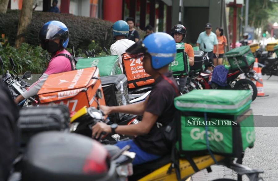 The low payment rates for food riders by a private company had become a dilemma for some food riders and welcomed the intervention by the government. - NSTP/MOHAMAD SHAHRIL BADRI SAAL