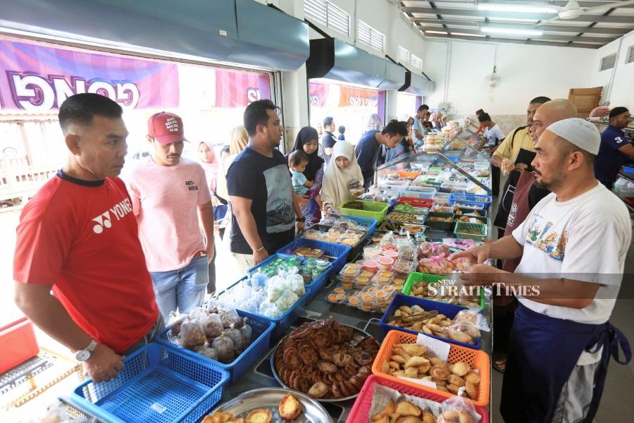 Diversity of kuih at Terengganu Traditional Kuih Bazaar 