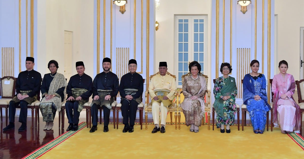 Agong confers Darjah Utama Seri Mahkota Negara on Kedah Sultan | New ...