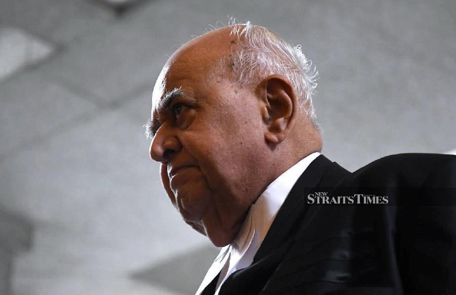 Datuk Seri Gopal Sri Ram panned the blogger, calling him a fugitive and a rogue hiding in the United Kingdom while uploading such documents. - NSTP/ZULFADHLI ZULKIFLI.