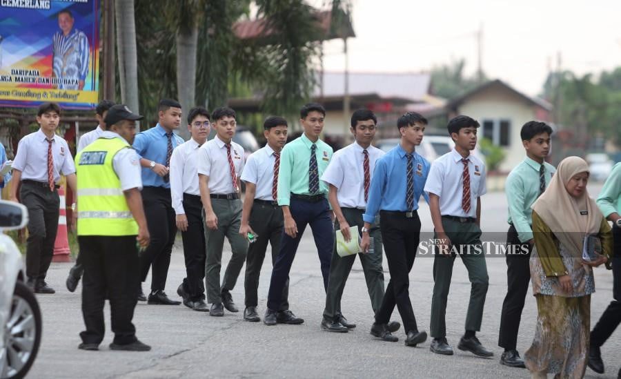 Sekolah Menengah Kebangsaan Dato' Ahmad Maher’s SPM candidates arrive at the examination hall in Kota Baru.NSTP/NIK ABDULLAH NIK OMAR