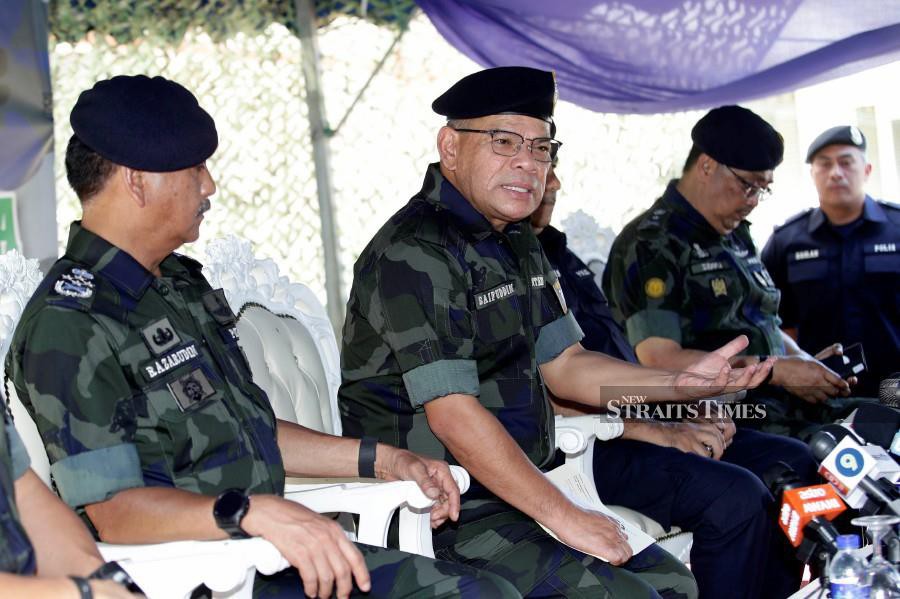 Home Minister Datuk Seri Saifuddin Nasution Ismail (centre) with Inspector-General of Police Tan Sri Razarudin Husain speak to reporters after visiting the General Operations Force’s Central Brigade headquarters in Cheras. -NSTP/AIZUDDIN SAAD
