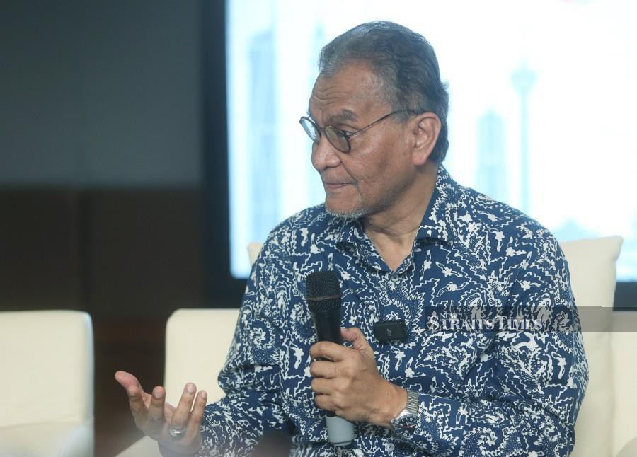 Health Minister Datuk Seri Dr Dzulkefly Ahmad speaking to reporters during a press conference at KPJ Damansara Specialist Hospital 2. -NSTP/ROHANIS SHUKRI