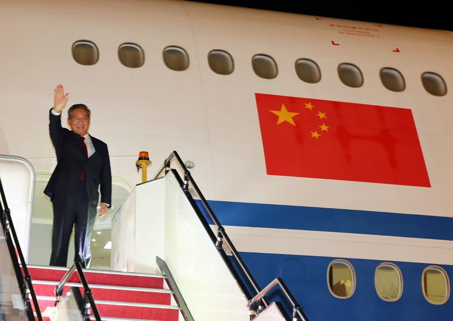 Chinese Premier Li Qiang arrives at the Kuala Lumpur International Airport ahead of his three-day official visit. - BERNAMA PIC