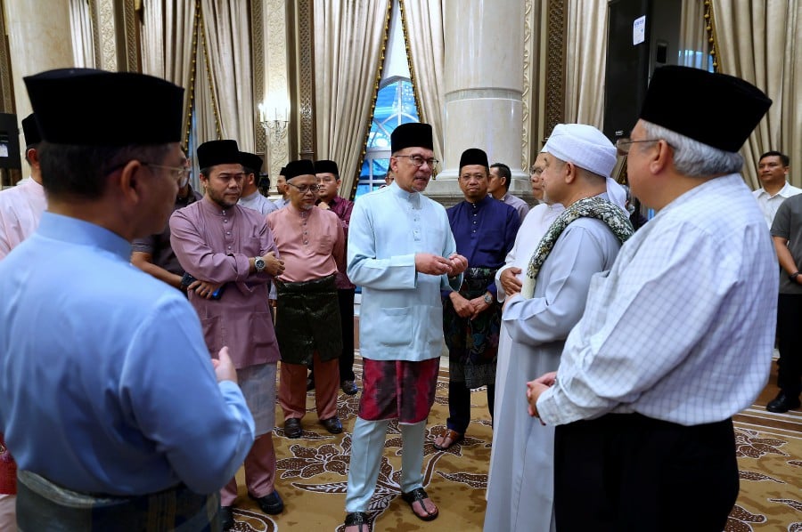 Prime Minister Datuk Seri Anwar Ibrahim spends time speaking to guests during the breaking of fast event at Seri Perdana, Putrajaya. - BERNAMA PIC