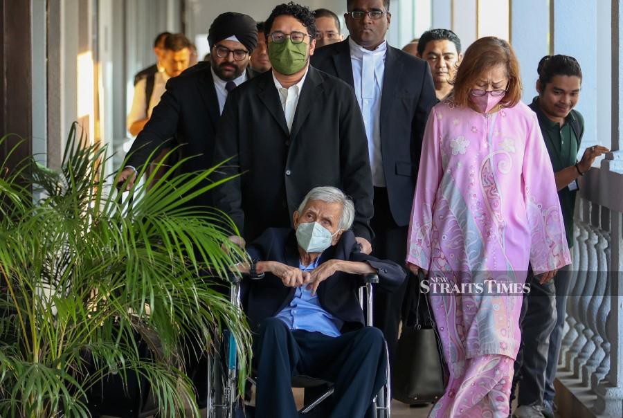 This file pic dated Jan 29, shows Tun Daim Zainuddin and accompanied by his wife Toh Puan Na'imah Khalid (right) at the Kuala Lumpur Courts Complex ahead of his trial. -NSTP/ASWADI ALIAS