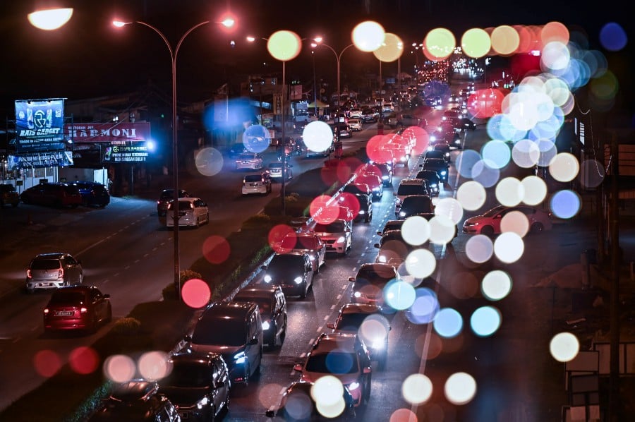 Traffic flow on several major highways was reported to be smooth. - BERNAMA PIC