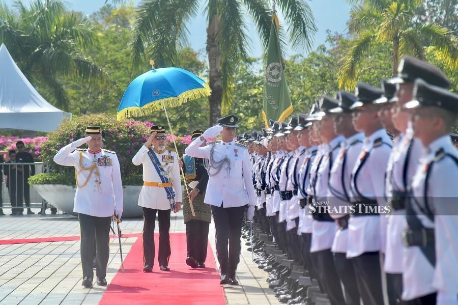 Sabah Yang Dipertua Negeri Tun Juhar Mahiruddin inspecting the guard of honour during the opening of the Sabah assembly in Kota Kinabalu. - NSTP/MOHD ADAM ARININ