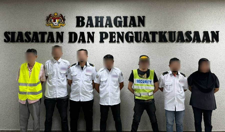 The National Registration Department (NRD) investigation and enforcement division carried out an operation following a two-week surveillance to ensure that individuals committing the offences were punished.- Pic credit: JPN