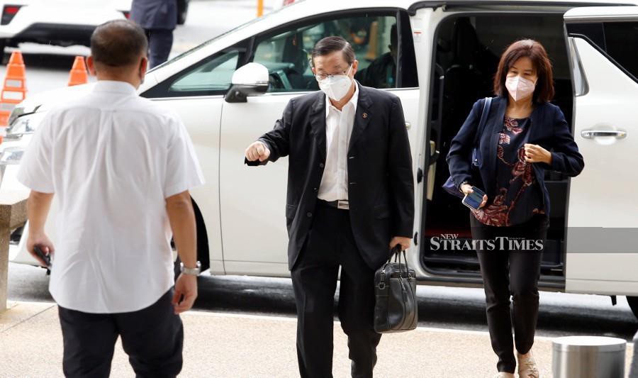 Lim Guan Eng arrives athe Kuala Lumpur Courts Complex ahead of the hearing. -NSTP/HAIRUL ANUAR RAHIM