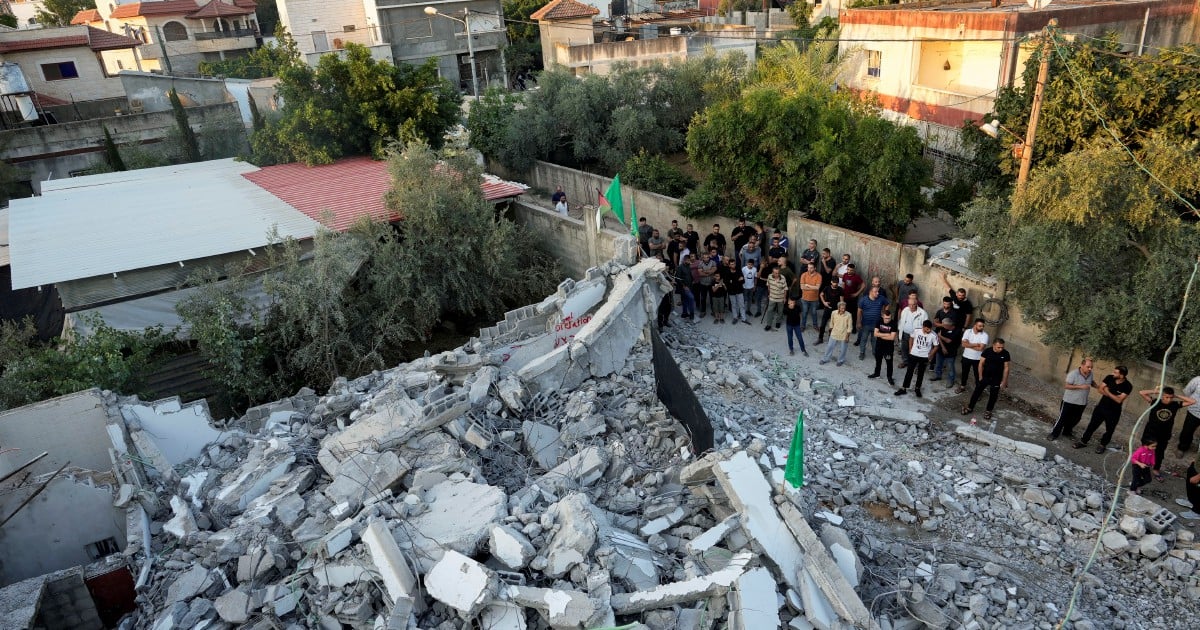 Israel Razes Homes Of Palestinians Suspected Of Axe Murders | New ...