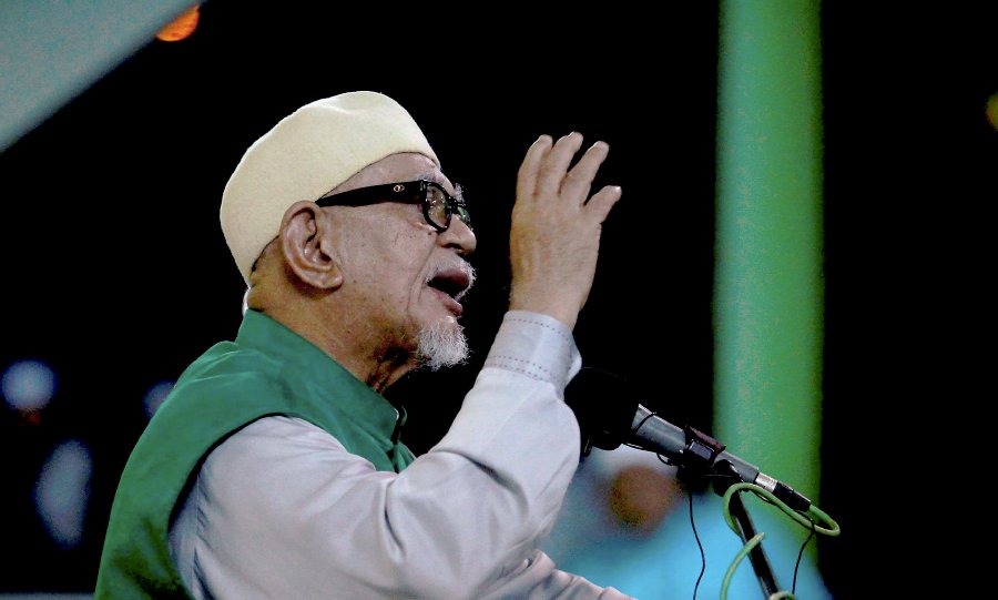 Pas president Datuk Seri Abdul Hadi Awang stressed that Malaysia would be taking a step backward as the DAP-led four-party opposition pact wished to appoint the former premier to lead Putrajaya before the number one post is handed over to Datuk Seri Anwar Ibrahim. Pic by NSTP/AZHAR RAMLI