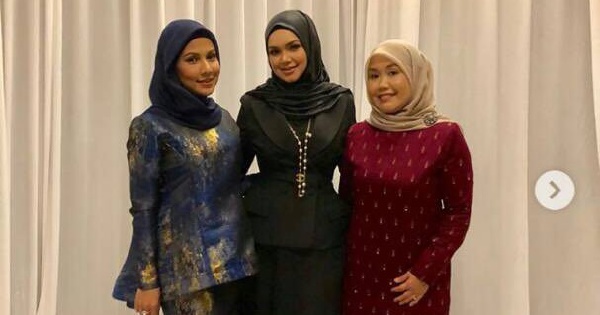 #Showbiz: Netizens amazed when slimmer Siti still fits 11-year-old ...