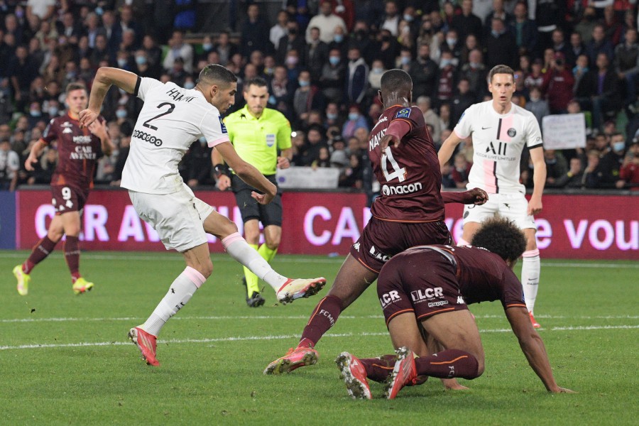 Achraf Hakimi will wear number 2 for Paris Saint-Germain