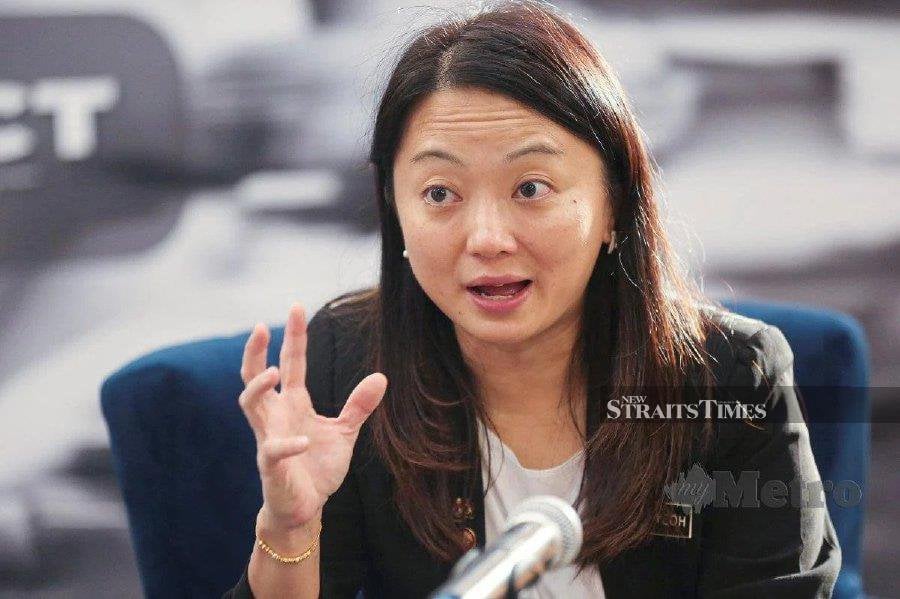  Youth and Sports Minister Hannah Yeoh sai the government will prioritise the interest of the people, including not squandering taxpayers’ money, should Malaysia decide to host the 2026 Commonwealth Games. 