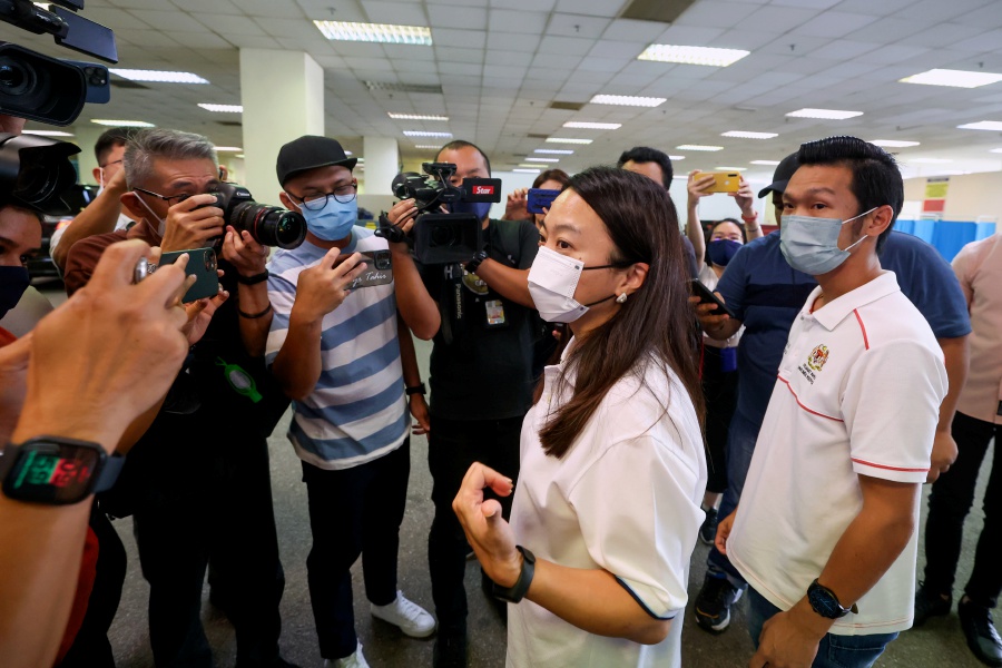 Youth and Sports Minister Hannah Yeoh has arrived at the Sungai Buloh Hospital forensics department. - Bernama pic