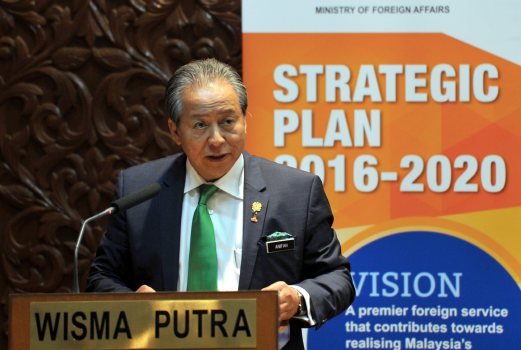 Foreign Affairs Minister Datuk Seri Anifah Aman launches the Foreign Affairs Ministry’s Strategic Plan 2016-2020. Bernama photo