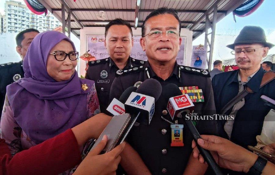 Prisons Department director of prisons policy Supri Hashim said any prisoners serving a sentence are not allowed to issue any statements, including the former prime minister. - NSTP/NURALIAWATI SABRI