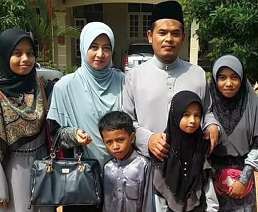 Eight-year-old bids farewell to parents, sisters who died in Terengganu ...