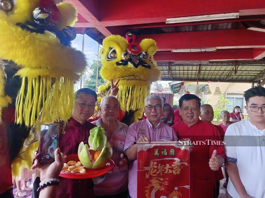 Pasir Gudang member of parliament Hassan Abdul Karim attending a Chinese New Year function at the Kim Ying temple in Plentong, Pasir Gudang today. - NSTP/MARY VICTORIA DASS.