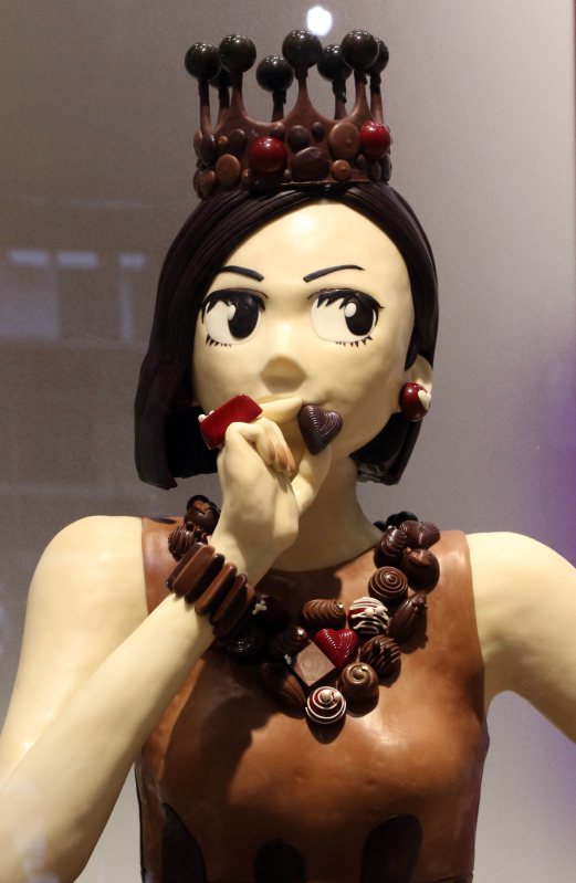 A life sized cartoon character "Rinko" of "Tokyo Tarareba-musume" is displayed at the Takashimaya department store's large chocolate event "Amour du Chocolat" for the upcoming St. Valentine's Day in Tokyo on February 4, 2015. Japanese chocolatier Miya Fujimoto of a sweet shop Etienne produced two life sized cartoon character chocolate statues, made of 300kg chocolate. AFP PHOTO / Yoshikazu TSUNO