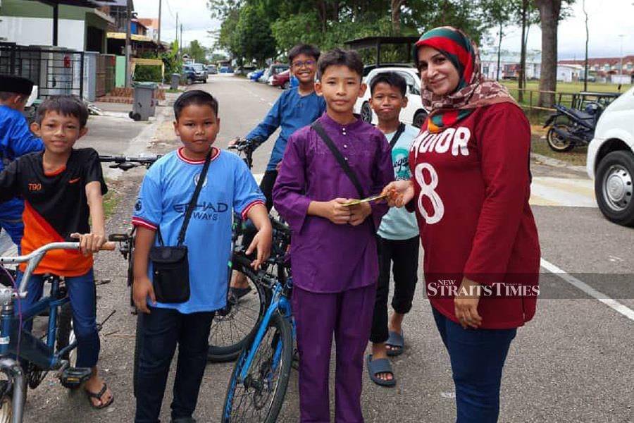 A group of children decided to pool their duit raya to help out a neighbour whose home was damaged in a fire on the eve of Hari Raya Aidilfitri. - NSTP/ MARY VICTORIA DASS
