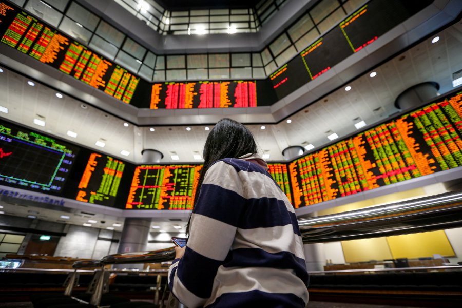 Bursa Malaysia Opens Higher, But Retreats Thereafter | KLSE Screener