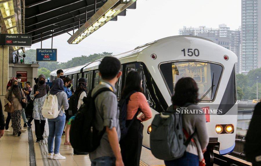 several-lrt-mrt-and-monorail-stations-extending-operating-hours-on-new