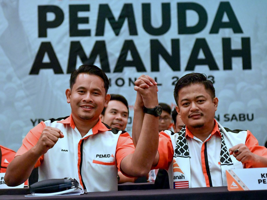 Senator Hasbie Muda (right), also Amanah Youth chief, stressed the importance of respecting judicial decisions guided by the principles of the Federal Constitution, even in situations where dissatisfaction may arise.- Bernama pic