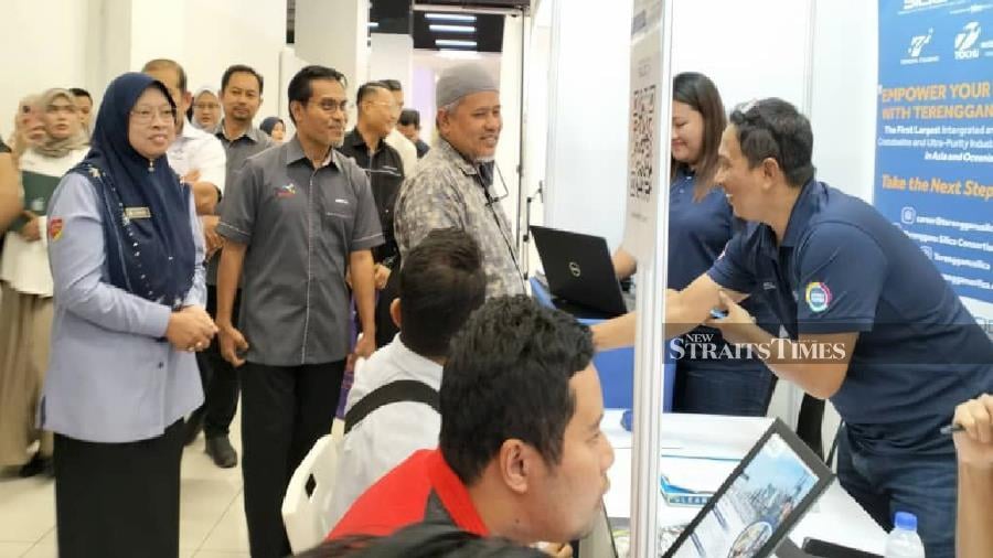 People attending a MyFutureJobs career carnival earlier this year. NSTP file pic