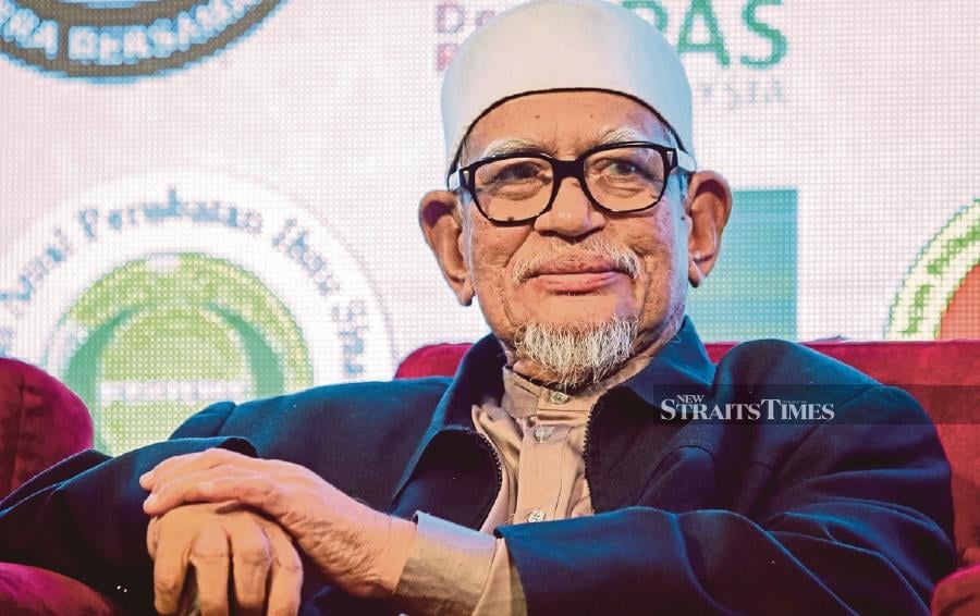 Kelantan Umno says Pas president Tan Sri Abdul Hadi Awang should not make statements that cause party followers to risrespect the Malay rulers. NSTP file pic