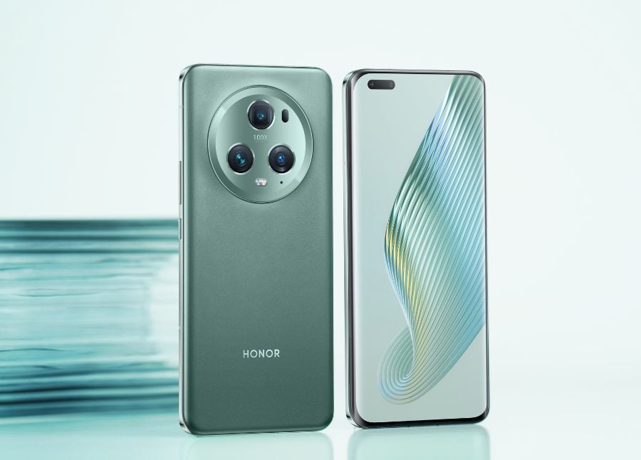HONOR is collaborating with Maxis, Digi and Celcom to offer postpaid plans for the newly launched flagship device. - File pic credit (HONOR) 