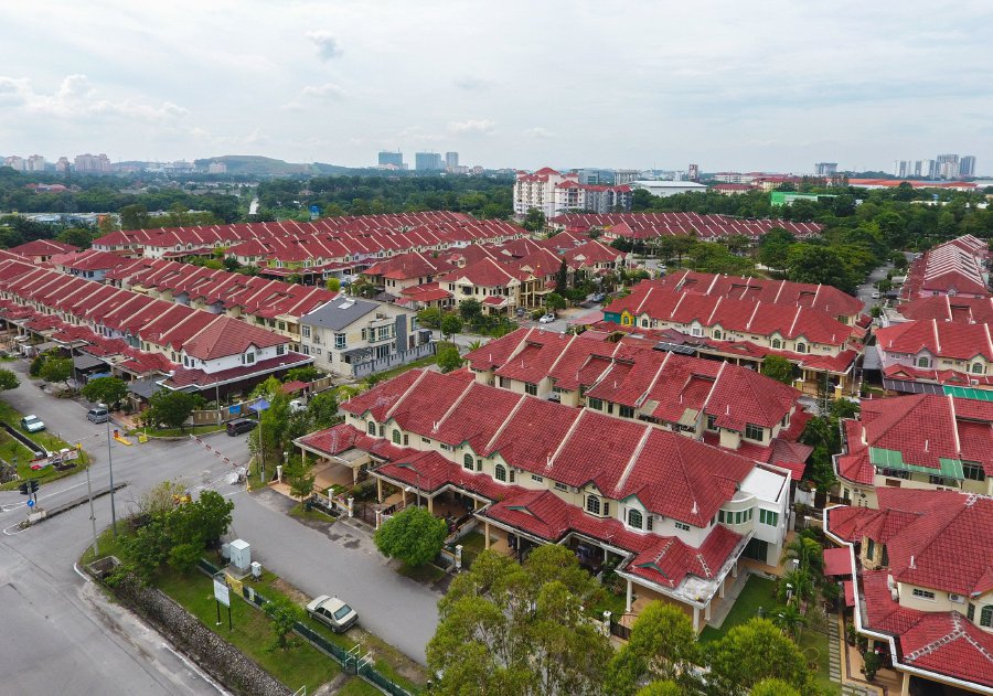 Urban Wellbeing, Housing and Local Government Minister Tan Sri Noh Omar says a study was conducted to review and possibly revise housing policy on foreigners purchasing local properties. File pix by ASYRAF HAMZAH.