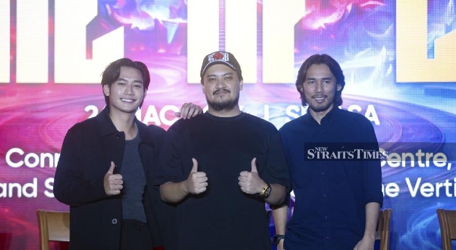Director Syafiq Yusof (middle) with actor Hun Haqeem (left) and E-sports player Muhammad Faris Zakaria a.k.a. Soloz. - NSTP/GENES GULITAH