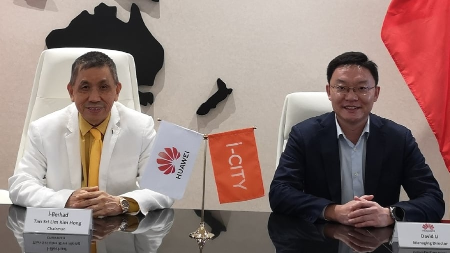 I-Berhad chairman Tan Sri Lim Kim Hong (left) said the next generation of i-City involves Artificial Intelligence (AI) enhancements – converging smart home,  smart city and property technology to create better value for people living, working and  visiting the city. 